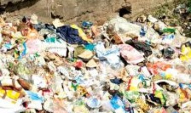 नालियां गन्दगी से भरी, ठेकेदार पर 25 हजार का जुर्माना