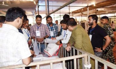 आज सुबह मतदान दलों को सामग्री वितरण, साथ ही रवानगी