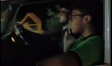 पुलिस जिप्सी का उपयोग बच्चे कर रहे