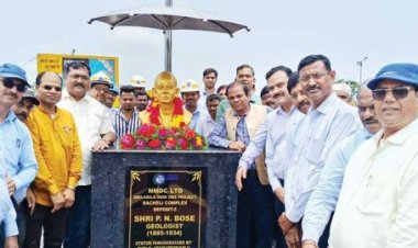 भूवैज्ञानिक बोस की प्रतिमा का अनावरण