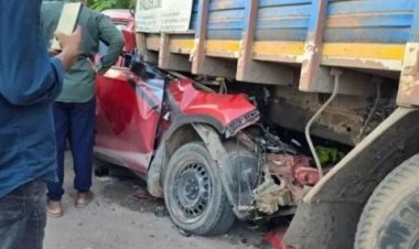 सिलेंडर से भरे खड़े ट्रक से कार जा टकराई