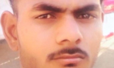 सड़क किनारे खड़े कंटेनर में घुसा आयशर वाहन:दो घंटे केबिन में फंसा रहा ड्राइवर, मौत