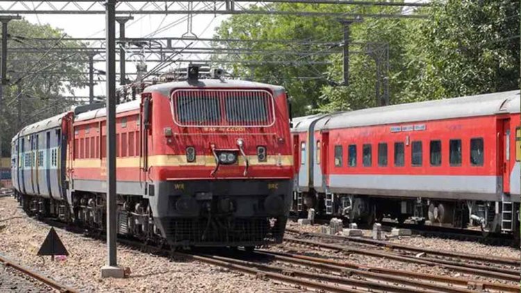 Indian Railway16 अगस्त तक कई ट्रेनों के रूट्स में कर रहा बदलाव, कुछ ट्रेन री-शेड्यूल, सफर करने से पहले देखें लिस्ट