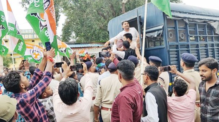 विधायक देवेन्द्र यादव की गिरफ्तार के विरोध में युवा कांग्रेस का प्रदर्शन, दी गिरफ्तारियां