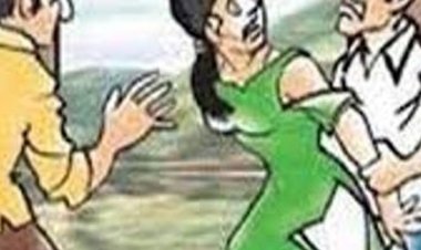 घर के बाहर खड़ी महिला से छेड़छाड़:गांव के ही दो युवकों पर आरोप, मामला दर्ज