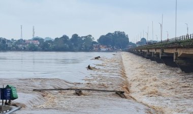 मंडला में 24 घंटे के दौरान हुई 19.7 मिमी बारिश:नर्मदा नदी के जल स्तर में आई कमी, लेकिन छोटा पुल अभी भी डूबा