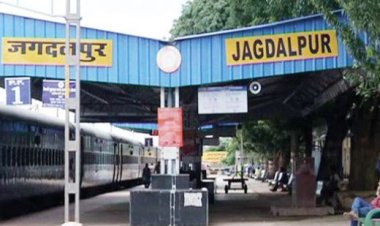 बारिश को देखते रोकी गई यात्री ट्रेन व नाइट एक्सप्रेस