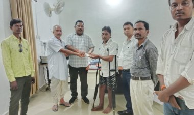 मुख्यमंत्री विष्णुदेव साय की पहल के बाद महज 6 घंटे में मिला 58 हजार रुपए की सहायता राशि : पीड़ित जयराम ने कहा सीएम हो तो ऐसा, सोचा भी नहीं था की इतना जल्दी मुझे मिल जायेगी सहायता राशि