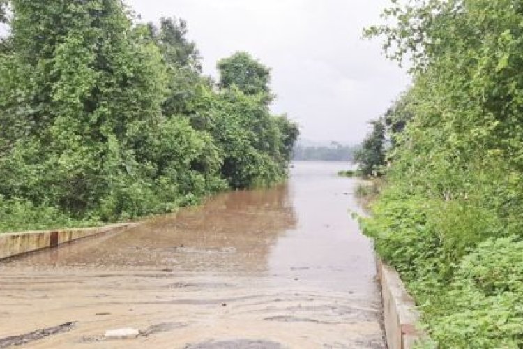 इन्द्रावती उफान पर, तेलंगाना&महाराष्ट्र से संपर्क टूटा