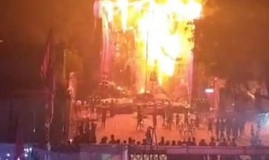 जबलपुर में 51 फीट ऊंची प्रतिमा में लगी आग:आज होना था मां काली की प्रतिमा का विसर्जन, मधुमक्खी का छत्ता हटाते समय हुआ हादसा