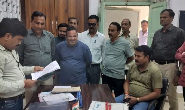 जैन मंदिर के सामने पोल नहीं लगाने की मांग:आगर मालवा में जैन समाज ने दिया ज्ञापन; शहर के 33 स्थानों पर पुलिस लगा रही कैमरे