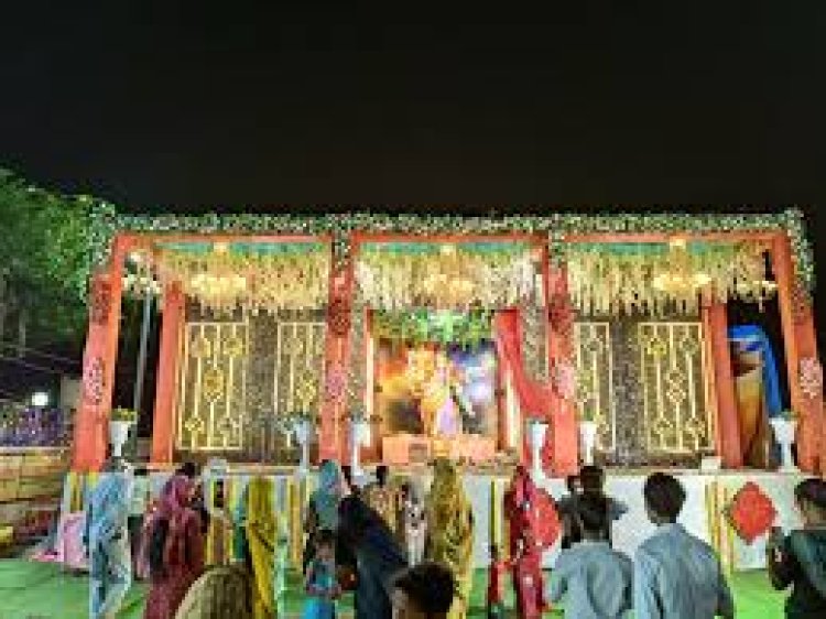 माता के दर्शन के लिए उमड़ रही भक्तों की भीड़:शहर में कई स्थानों पर सजी झांकियां, अलग-अलग रूप में विराजीं मां आदिशक्ति