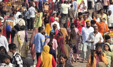 उज्जैन में कार्तिक पूर्णिमा पर भक्तों की भारी भीड़:शिप्रा नदी में श्रद्धालुओं ने डुबकी लगाकर किया दान पुण्य, शाम को होगा दीपदान