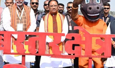 रायपुर : मुख्यमंत्री श्री विष्णु देव साय का बस्तरिया अंदाज में हुआ स्वागत