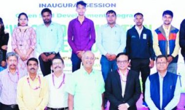 आजीविका मिशन और मध्यांचल बैंक की समन्वय बैठक:सीसीएल वितरण में आ रही समस्याओं पर हुई चर्चा, महिलाओं को रोजगार के लिए मिलेंगे लोन