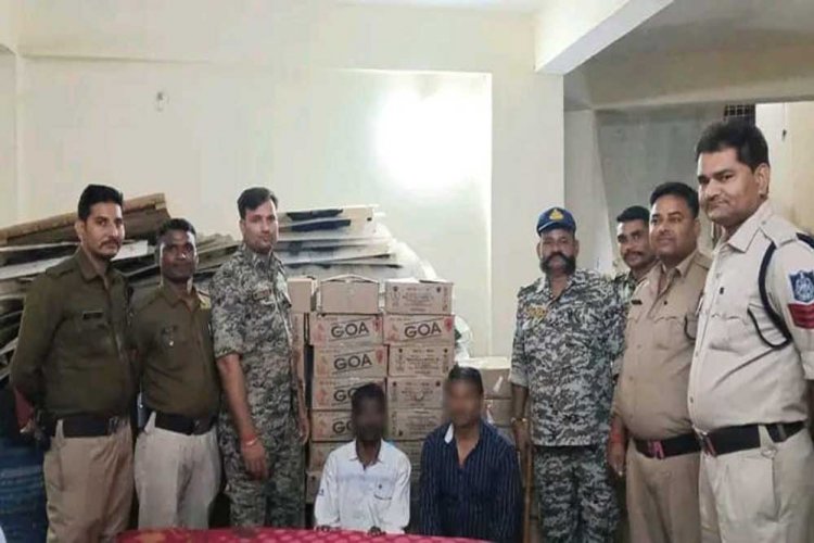 पुलिस ने अवैध शराब के भंडारण में मारा छापा, 550 लीटर शराब एवं स्कूटी जब्त, दो आरोपी गिरफ्तार