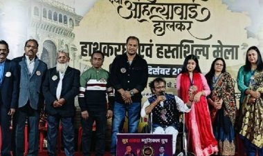 गौहर महल भोपाल में सुर शंकरा म्युजिकल ग्रुप की प्रस्तुति:'सत्यम शिवम सुंदरम, यारा सिली सिली, प्यार किया तो डरना क्या' गानों ने श्रोताओं को बुदबुदाया