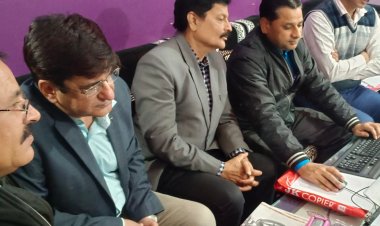 धार में सहकारिता विभाग अधिकारी के घर लोकायुक्त ​​​​​​​की कार्रवाई:भाई के निवास पर भी पहुंची टीम; आय से अधिक संपत्ति के मामले में जांच जारी