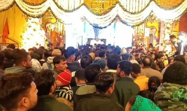 देवास में हनुमान अष्टमी पर आयाेजन:खेड़ापति हनुमान मंदिर परिसर में हुई भजन संध्या; देर रात तक भजनों पर झूमे श्रद्धालु