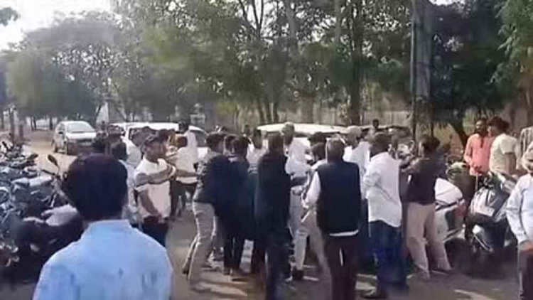 छत्तीसगढ़-महासमुंद में वक्फ बोर्ड अध्यक्ष के स्वागत में जमकर चले लाठी-डंडे और रॉड, कई लोग घायल