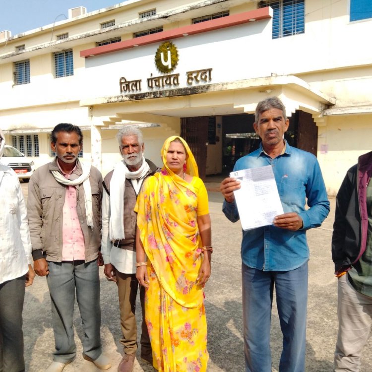 सरपंच-सचिव पर मनमानी का आरोप:उप सरपंच सहित 12 पंचों ने कलेक्टर से की शिकायत; जांच की मांग