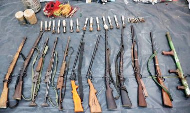 मुठभेड़: 12 नक्सलियों के शव बरामद, घातक हथियार जब्त