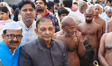 आचार्य विनम्र सागर महाराज की नंदीश्वर जिनालय में अगवानी:धार्मिक ध्वजा के साथ निकाली शोभायात्रा, गाजे-बाजे के साथ श्रद्धालु शामिल