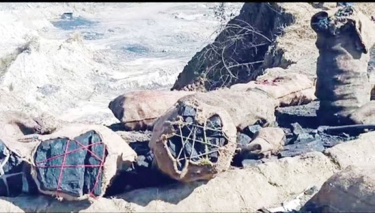 लखनपुर क्षेत्र से कोयले की तस्करी!