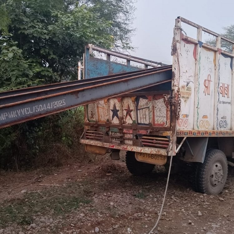 लहार में बिजली पोल चोरी का मामला:बिजली कंपनी के ठेकेदार, सुपरवाइजर समेत तीन पर FIR; एई ने थाने में की थी शिकायत