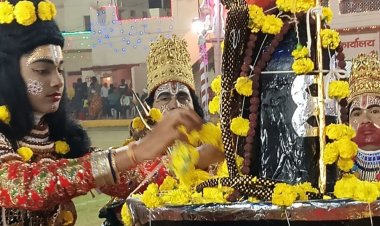 विदिशा की 124 साल पुरानी रामलीला में अनूठी प्रस्तुति:समुद्र पार करते दिखे भगवान राम; आज आकाश में उड़ेंगे हनुमान