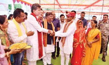 आत्मसमर्पित नक्सल जोड़ों सहित कई जोड़ों की शादी