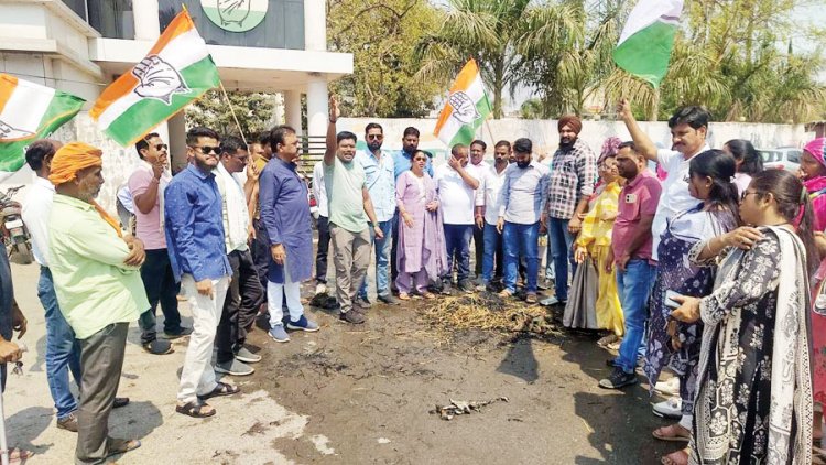 भाजपा सरकार व ईडी का पुतला दहन