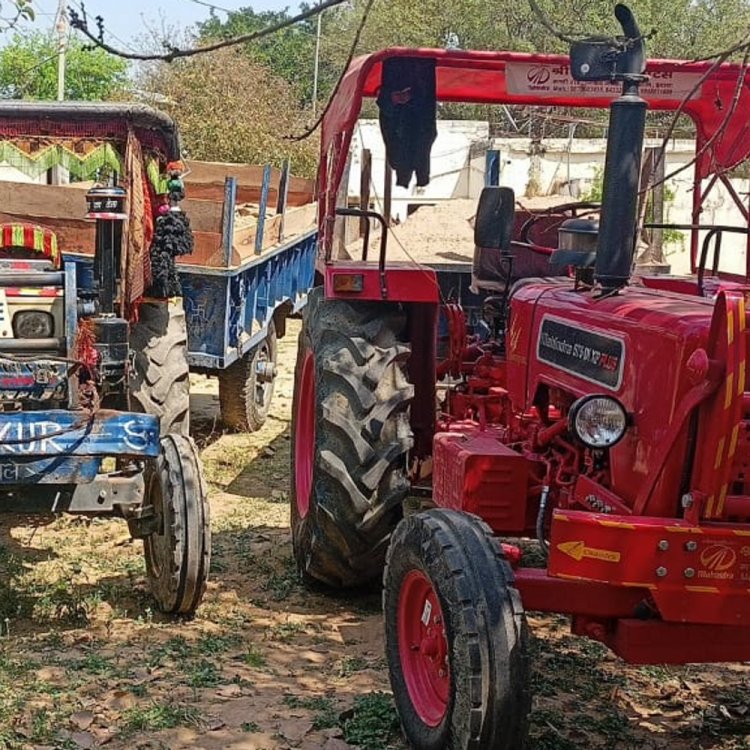 भिंड पुलिस ने गश्त में पकड़े रेत से भरे ट्रैक्टर:एक चालक मौके पर पकड़ा; दूसरे का एक किलोमीटर पीछा किया
