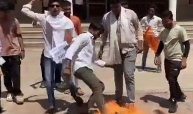 एबीवीपी का आतंकवाद और नशे के खिलाफ प्रदर्शन:शिवपुरी के पॉलिटेक्निक कॉलेज में आतंकियों का पुतला फूंका, एसपी कार्यालय तक किया मार्च