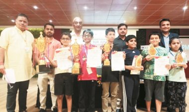 बागेश्वर धाम शिष्य मंडल ने एसपी को सौंपा ज्ञापन:दमोह में शिक्षक की हत्या मामले में विशेष टीम गठन की मांग