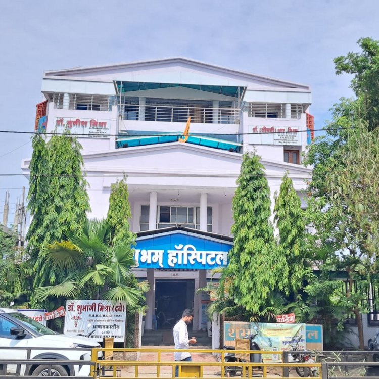 बिना सहमति पुरुष डॉक्टर से कराया प्राइवेट पार्ट का ऑपरेशन:खंडवा में पीड़ित महिला कोर्ट पहुंची, डॉक्टरों पर 30 हजार का जुर्माना