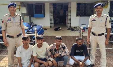 चोरी के मामले में 04 आरोपी गिरफ्तार।  फाईन इंजीनियर्स कंपनी भिलाई में चोरी का मामला।  जामुल पुलिस की सक्रियता से पकड़ाया आरोपी।