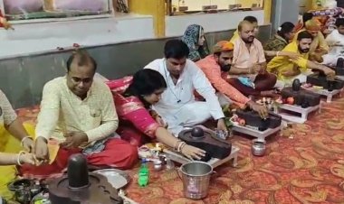 खरगोन के सिद्धनाथ मंदिर में गुरुपूर्णिमा पर हुई प्राण प्रतिष्ठा:नर्मदा के पत्थरों से बने द्वादश ज्योतिर्लिंग स्थापित; श्रावण मास में भक्त करेंगे दर्शन