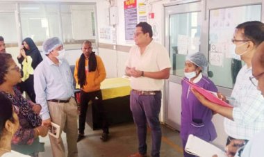 कलेक्टर ने किया जिला अस्पताल का निरीक्षण, स्वास्थ्य सुविधाओं में सुधार के निर्देश
