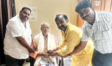 नपं अध्यक्ष ने वयोवृद्धि और सेवानिवृत शिक्षक को किया सम्मानित