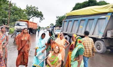 झिकाबहाल में ग्रामीणों का चक्काजाम, बस सेवा, पानी व सुरक्षा की कर रहे मांग