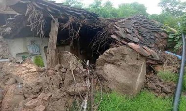 दुमका में भारी बारिश का कहर: मकान ढहने से मासूम की मौत, बहन घायल