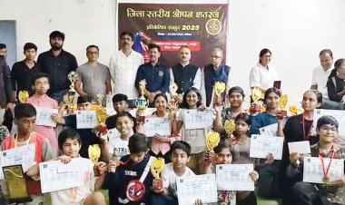 जिला स्तर शतरंज स्पर्धा: अनन्या रॉय बनीं चैंपियन