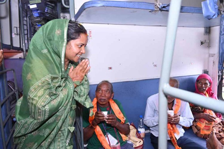 रायपुर : छत्तीसगढ़ से रामलला दर्शन के लिए श्रद्धालुओं की विशेष ट्रेन रवाना