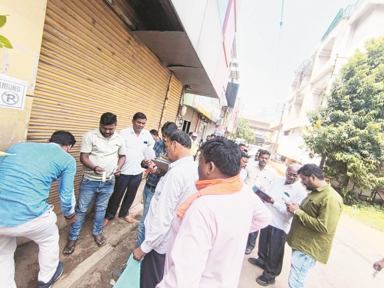 निगम ने कुर्की कर बकायादार से 1 लाख 55 हजार वसूला