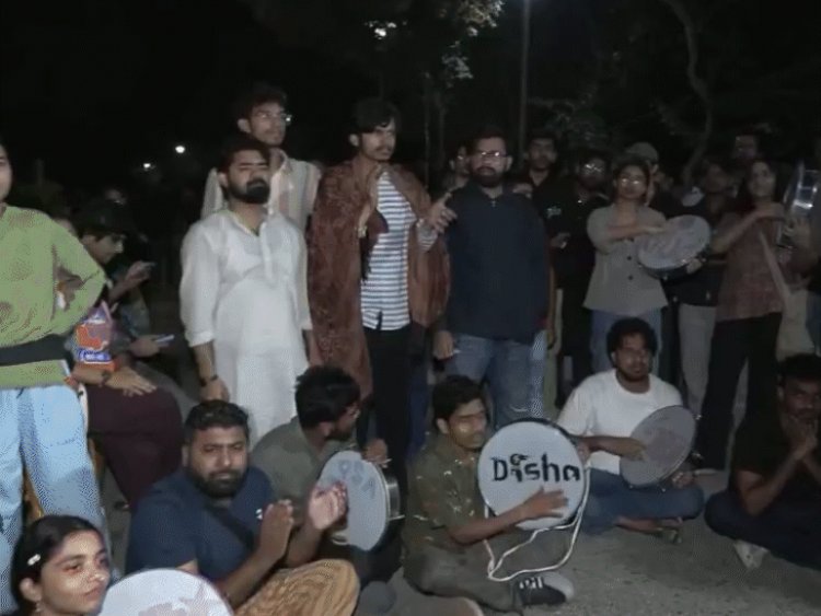 JNU में छात्रों-पुलिस के बीच झड़प:छात्र संघ के अध्यक्ष समेत 28 हिरासत में: पुलिस ने छात्रों को वेस्ट गेट पर रोकने की कोशिश की