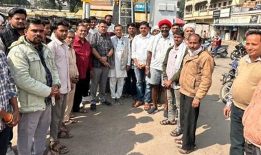 आलीराजपुर में इंदिरा गांधी की जयंती मनाई गई:इंदिरा गांधी स्मारक पर पहुंचे कांग्रेस कार्यकर्ता, पुष्प अर्पित कर दी श्रद्धांजलि