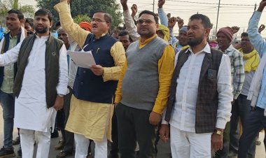 सिंगरौली में आदिवासी भूमि अधिग्रहण का विरोध:ग्रामीणों ने कलेक्टर को ज्ञापन सौंपकर प्रक्रिया रोकने की मांग की