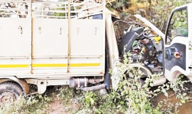 मालवाहक की टक्कर 3 की मौत, दो घायल