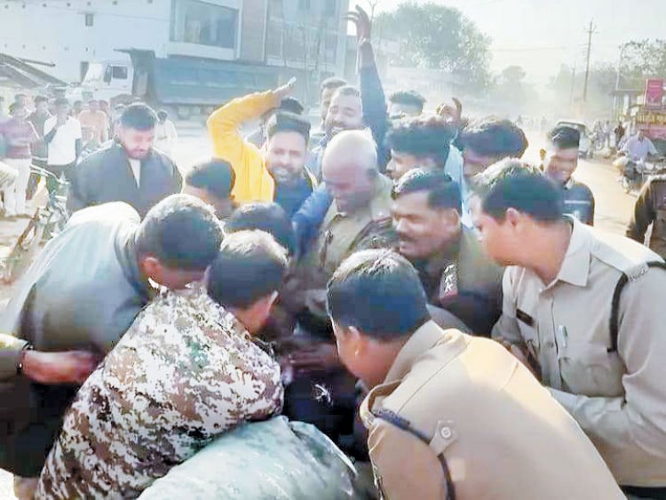 युवा कांग्रेस ने पीएम का पुतला फूंका